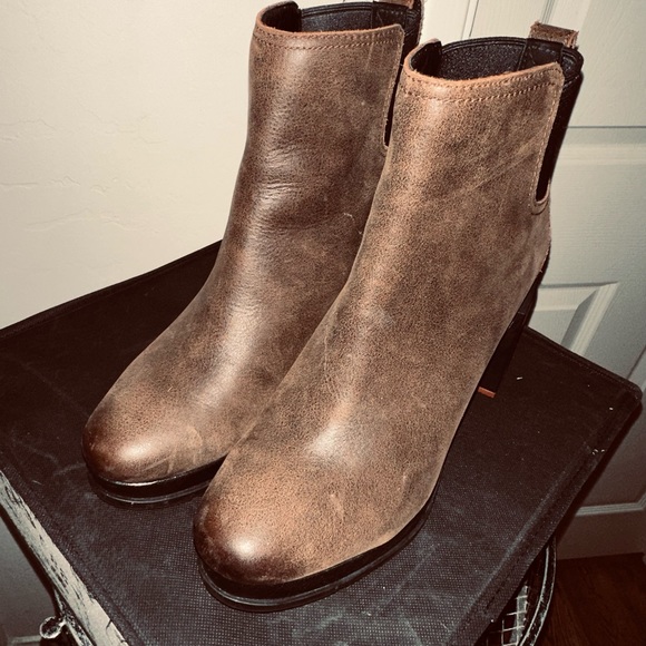 Sorrel Blake Chelsea Ankle Boots - Picture 2 of 8